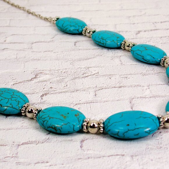 Turquoise stone necklace  with oval shape stones and small round silver beads - Picture 4 of 8